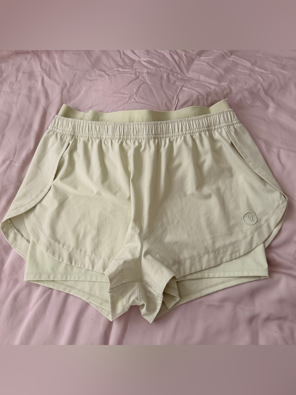 Vuori Luna Shorts 2โ - Color Lemongrass - Sz Large - Picture 3 of 10
